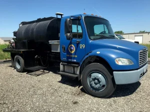 Asphalt Seal & Repair pavement maintenance truck with mounted material tank